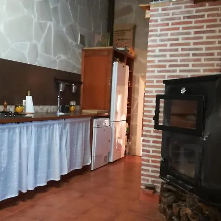 Vivienda Adosada , Con Merendero En Carcedo