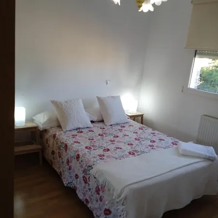 Vivienda Adosada , Con Merendero En Carcedo *