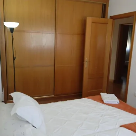 Vivienda Adosada , Con Merendero En Carcedo